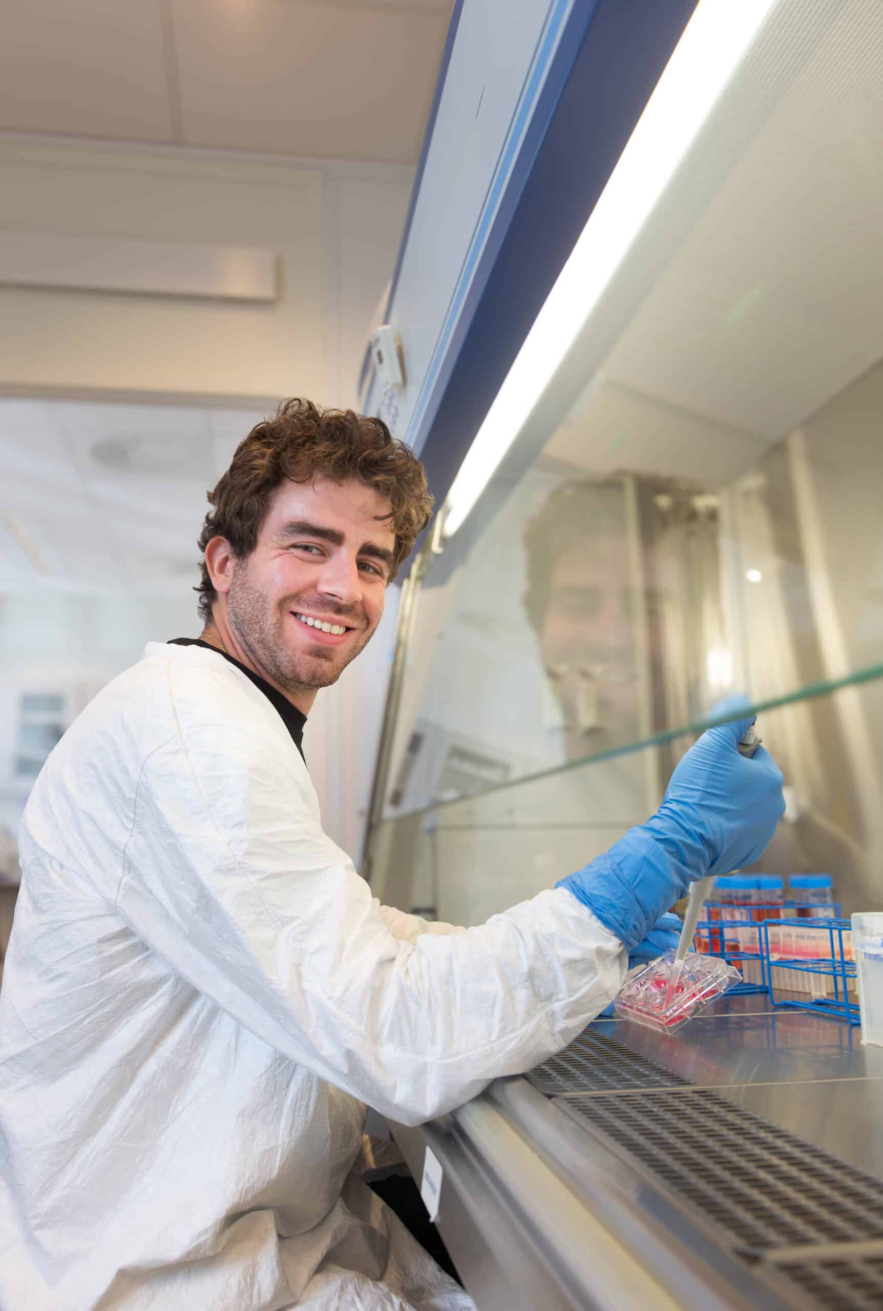 Nicolas Pasquier pipetting